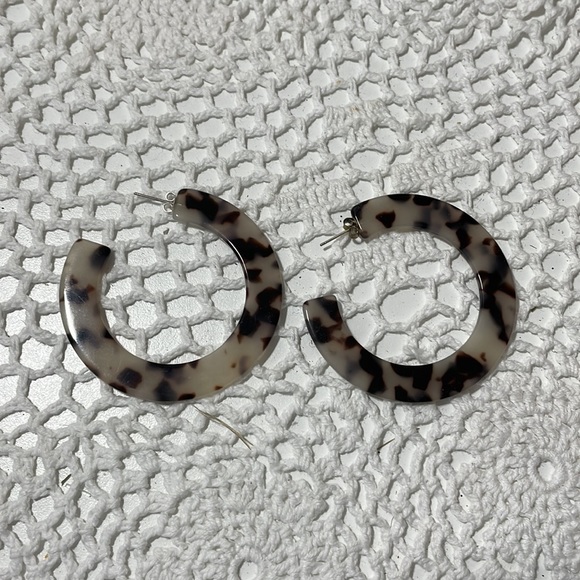 Hoop lightweight earrings - Picture 2 of 2